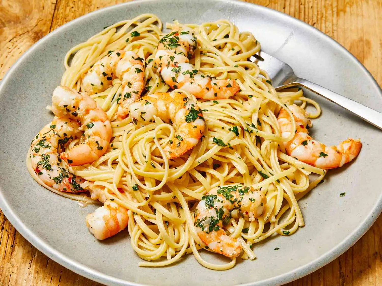 Linguini me fruta deti
